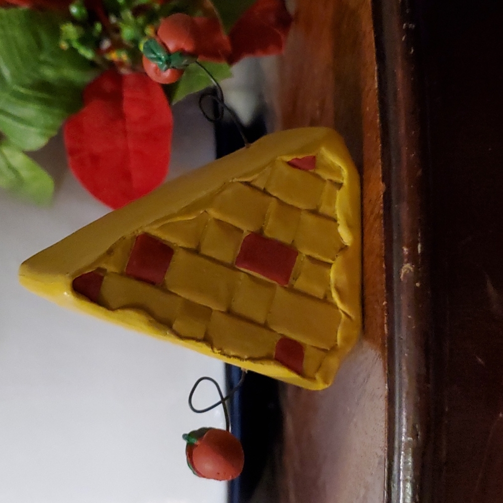 Piece of Pie Shelf Sitter - Picture 3 of 5